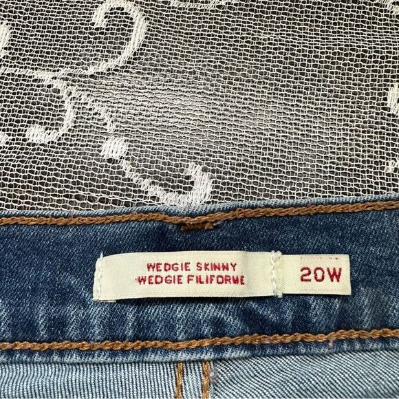 Levi’s Plus Size Wedgie Skinny Jeans with Raw Irregular Hem Sz 20 - Picture 10 of 16